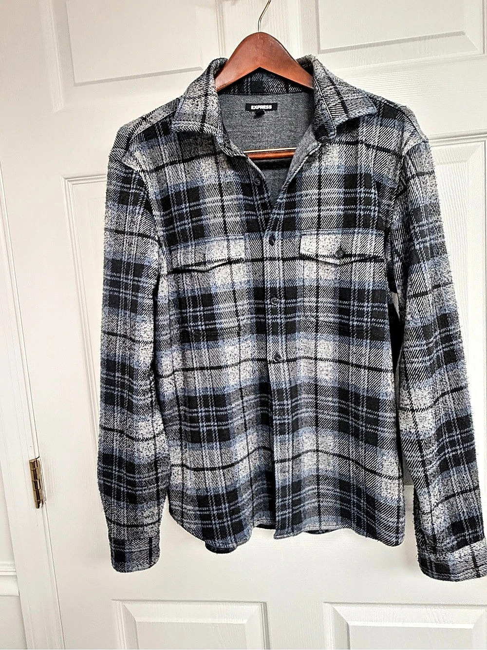 Men’s Express Plaid Button Down in Gray & Black size M Like New